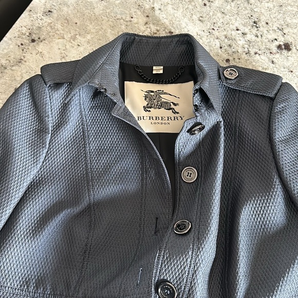 Burberry trench coat - Picture 12 of 16